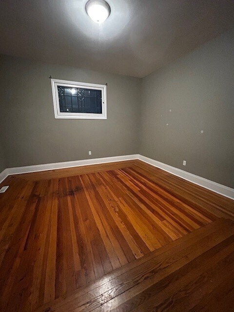 Photo - 143 Christina St S