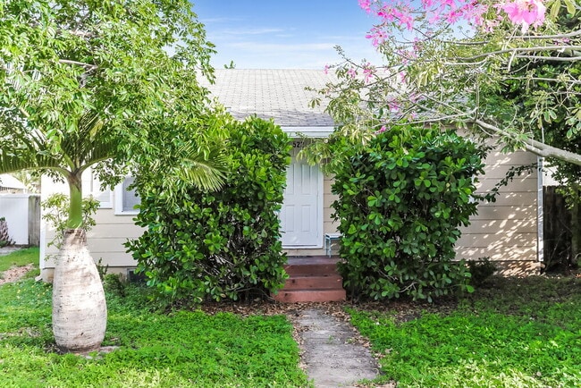 Building Photo - 522 21st Ave N