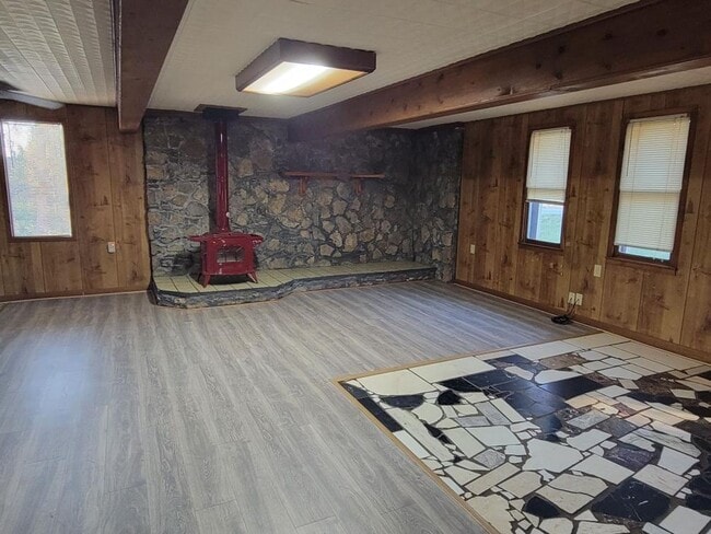 Photo - FOR LEASE - 3 Bed, 2 Bath, SINGLE-FAMILY HOME ON 5 ACRES IN LEBANON!