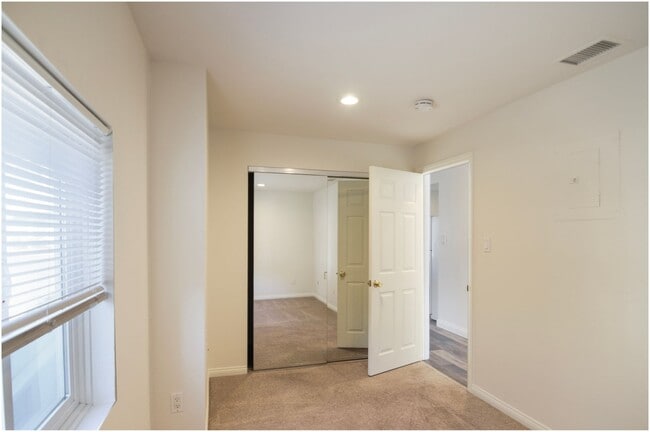 Photo - 31725 Virginia Way