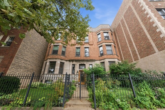 Photo - 954 W Cuyler Ave Unit # 01E