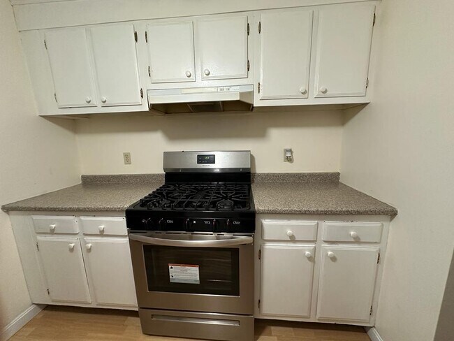 KKitchen - cooking range - 5 Louisburg Square, 7 Unit #7
