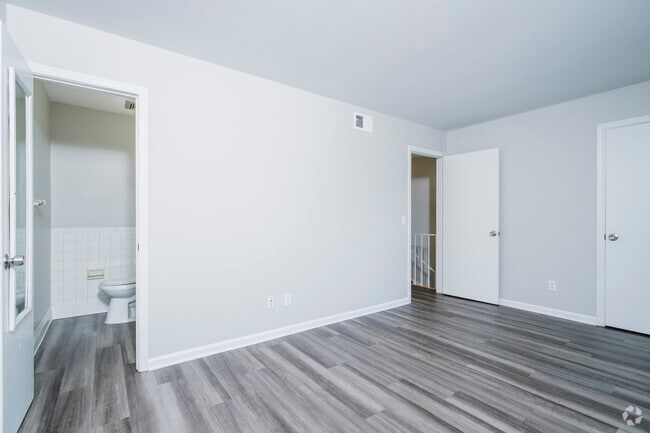 3BR, 2BA - 1,337SF - Manhattan - Primary Bedroom