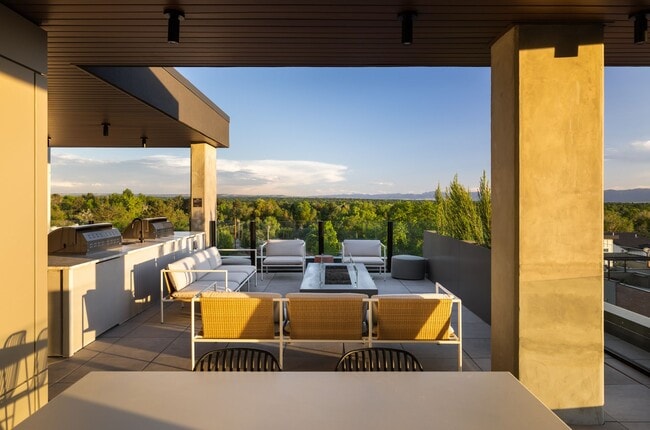 Photo - Noble Old Hampden