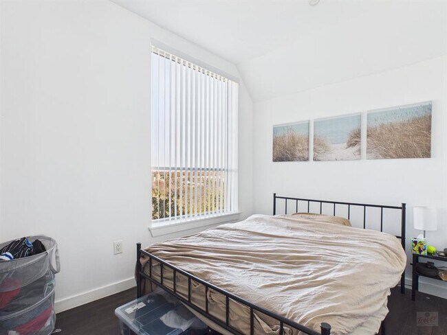 Photo - 1010 W 26th St Unit 601