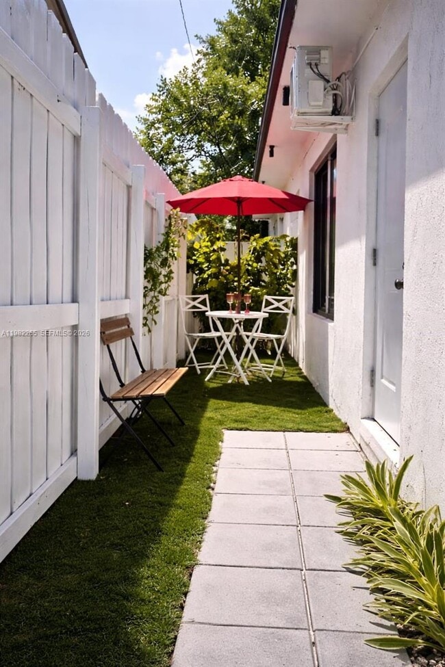 Photo - 613 NW 10th St Unit 2