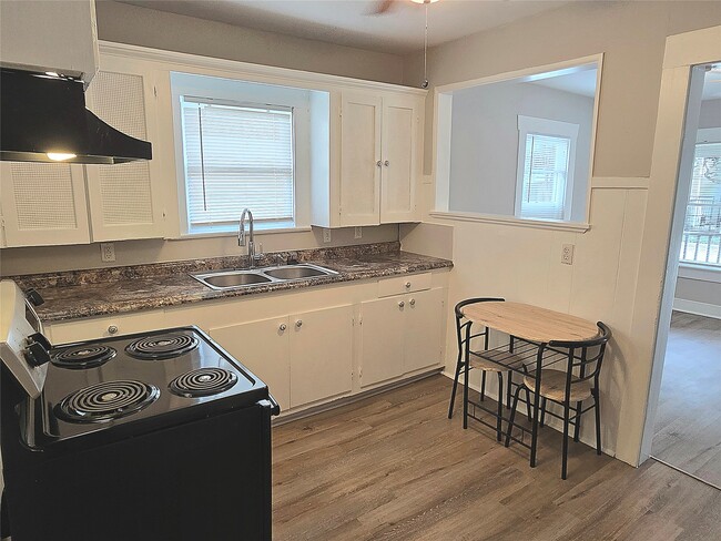 Photo - 2816 St Emanuel St