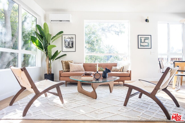 Building Photo - 2210-2214 Echo Park Ave