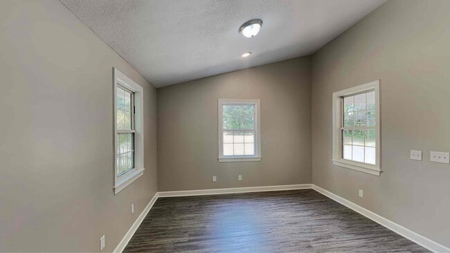 Photo - 1924 Pontiac Ave