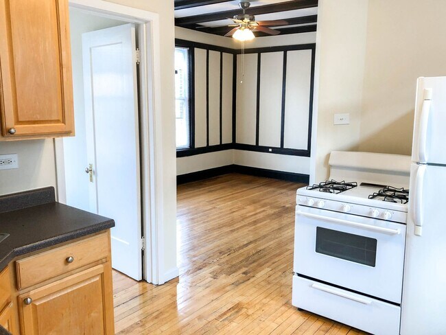 Photo - 3056 N Greenview Ave Unit 3