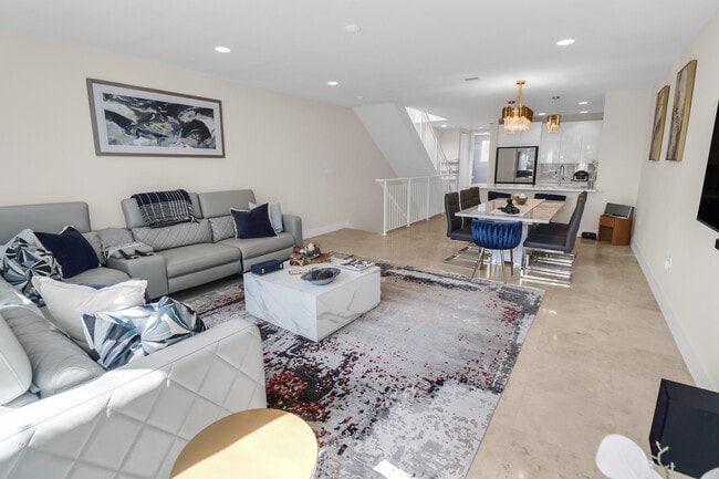 Photo - 814 NE 19th Ave