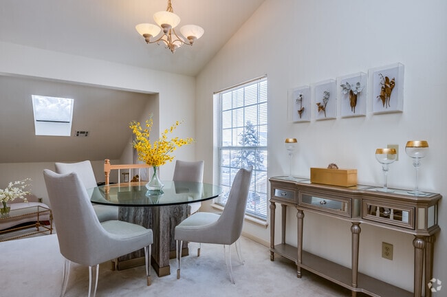 3BR, 2BA - 1,650SF - Springbrook Cercle