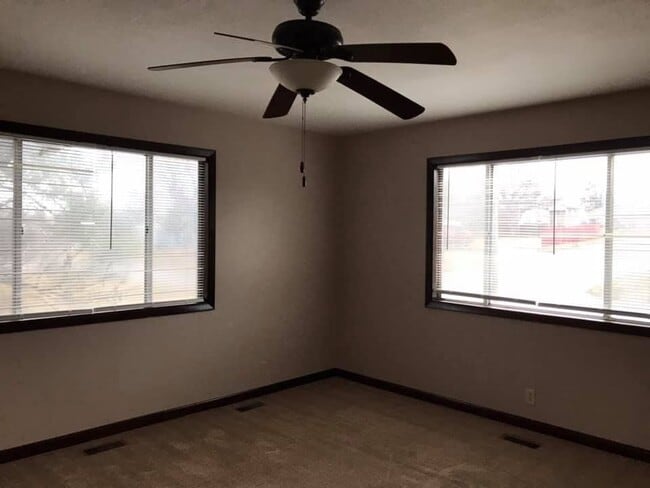 Photo - Spacious  House with Detached Garage & Fin...