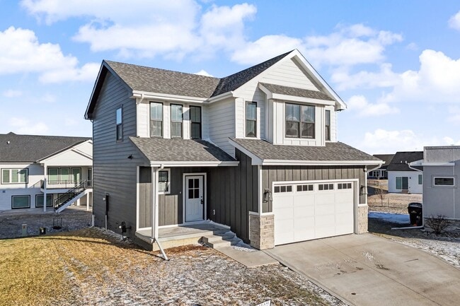 Building Photo - Spacious 4-Bedroom Home with 2-Car Garage & Yard