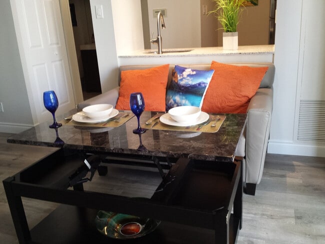 Photo - 770 Bay St. Unit SI ID1473319P