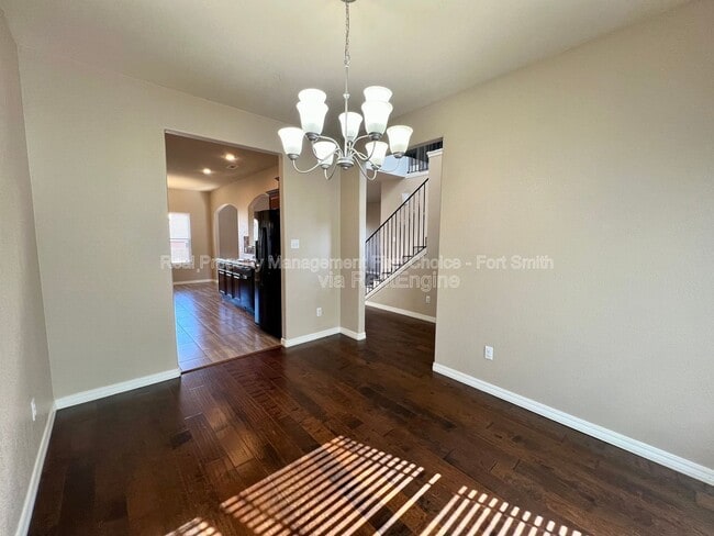 Photo - 615 Ridge Point Dr