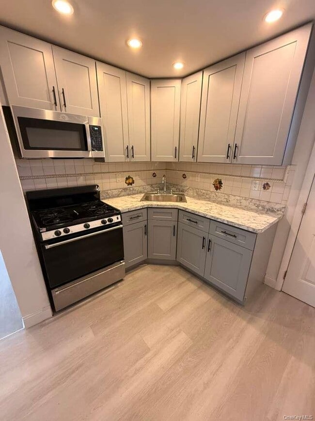 Photo - 120-54 194th St