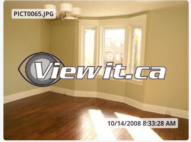 Photo - Large 3 Bedroom Upper Level Unit Unité A