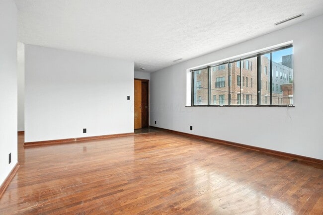 Photo - 295 E Whittier St