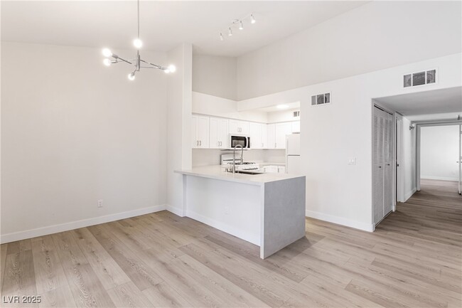 Photo - 2251 Wigwam Pkwy Unidad 424 Rental