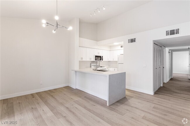 Building Photo - 2251 Wigwam Pkwy Unit 424 Rental