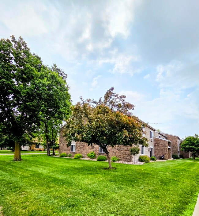 Rensway side building - Rensway Apartments