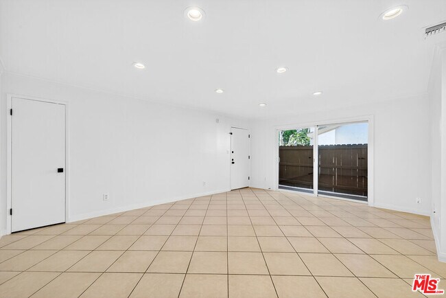 Photo - 5252 Coldwater Canyon Ave Unit 111