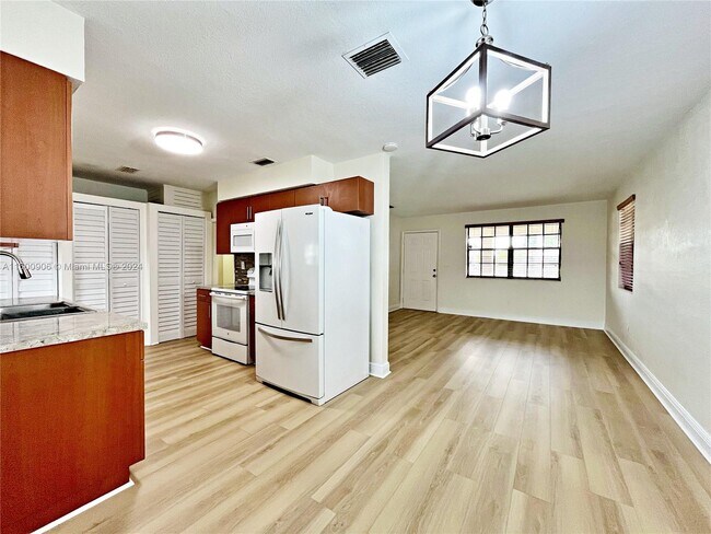 Photo - 1351 W 34th St Casa