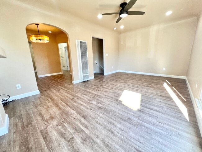 Photo - 235 Pomona Ave Unidad 235 1/2 Pomona