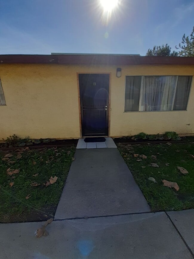 Photo - 516 N M St Unidad #1
