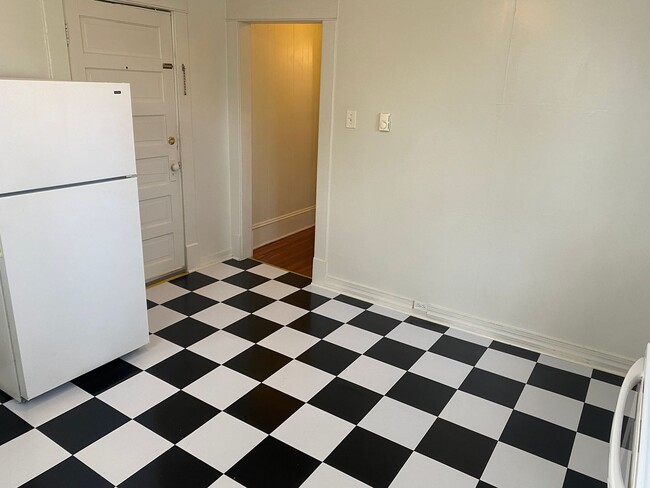 Photo - Great 1st Floor Apartment in Historic Home! Unidad 1