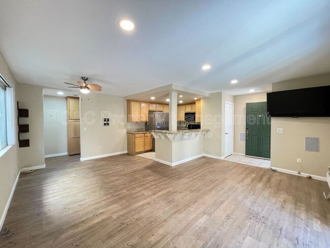 Photo - 4013 Oakcrest Dr Unit 6