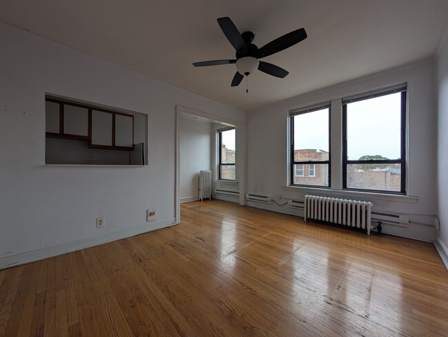 Photo - 3346 N Marshfield Ave Apartments Unit 410