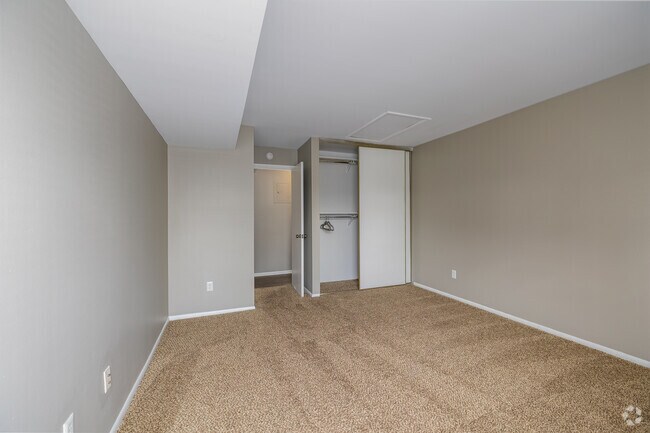 Venetian 1BD 1BA - Bedroom