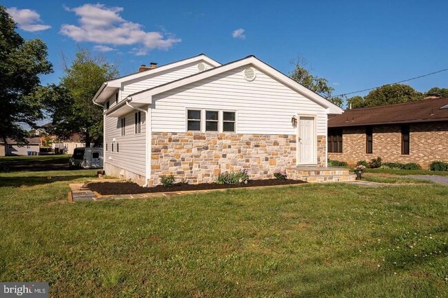 Photo - 1952 Forest Dr