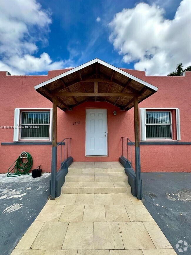 Building Photo - 1773 NW 19th St Unit 3-28 Rental