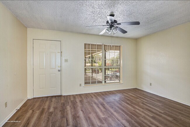 Photo - Vineyard Apartments