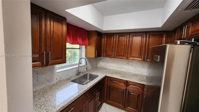 Building Photo - 3090 Coral Springs Dr Unit 6