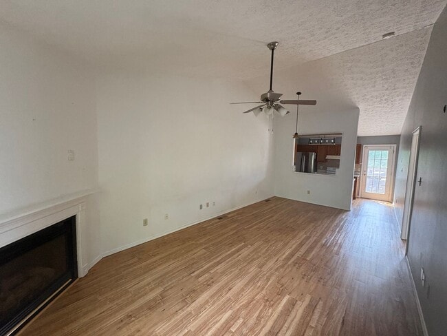 Photo - 813 Calypso Way