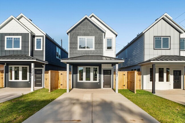 Photo - 227 S Broadway St