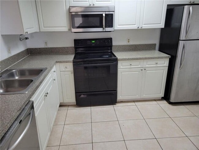 Building Photo - 5005 Wiles Rd