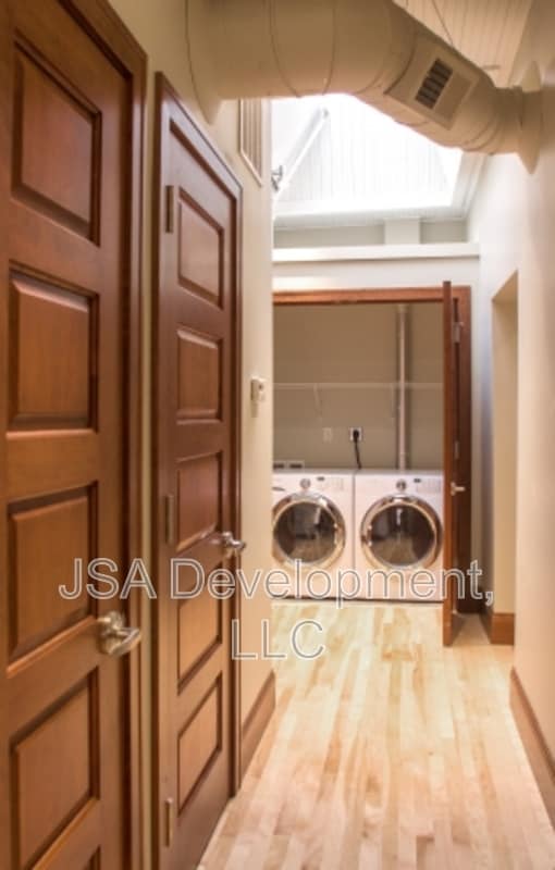 Photo - 223 W 4th St