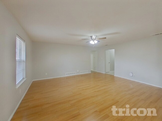 Photo - 810 Dogwood Dr