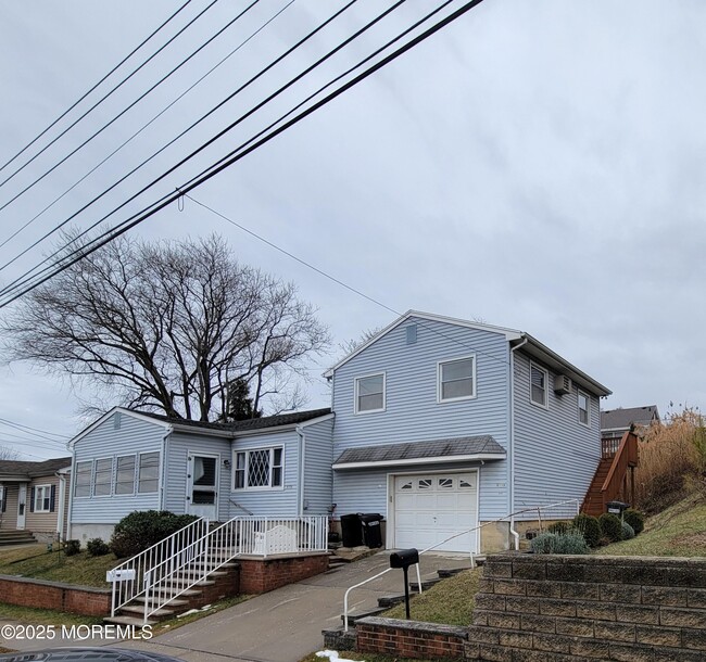 Building Photo - 511 Leffert St Unit B