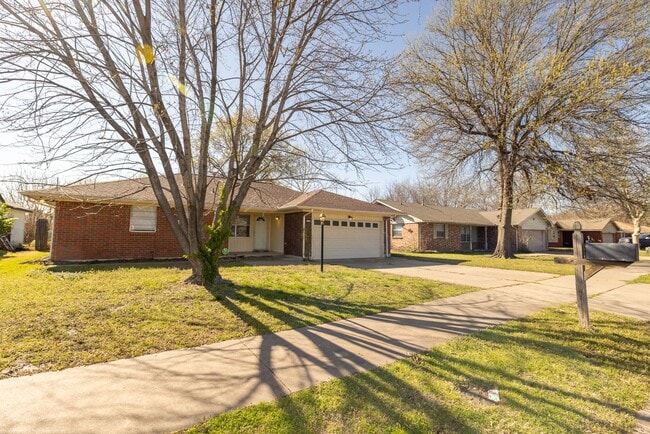 Building Photo - 3 Bed | 1.5 Bath | Tulsa | Move In Ready Rental