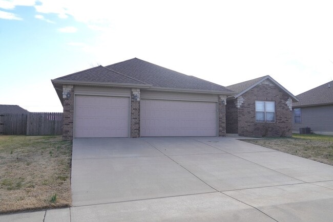 Photo - Beautiful 4 bedroom home for rent in Ozark!
