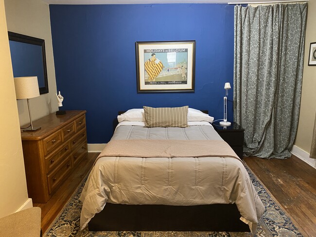 Building Photo - 10 E Church St Unit 2