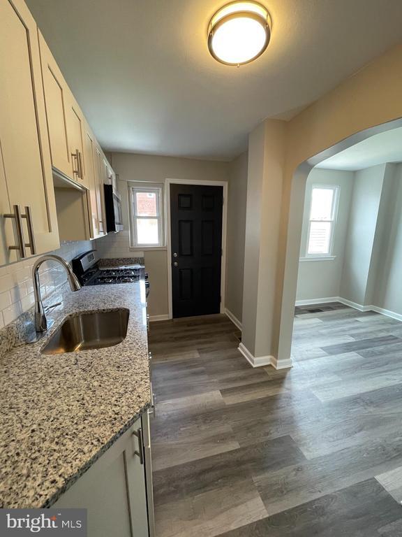 Photo - 332 Endsleigh Ave