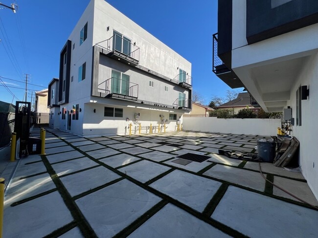 Photo - 1301 E 27th St