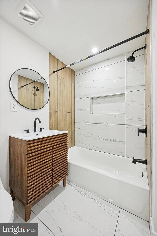 Photo - 4522 Baker St Unit B02